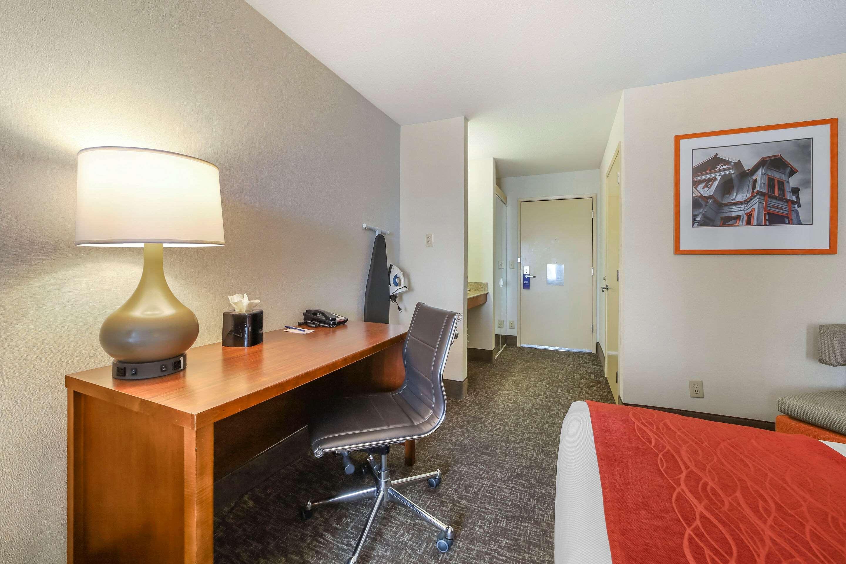 Comfort Inn Humboldt Bay Юрика Экстерьер фото