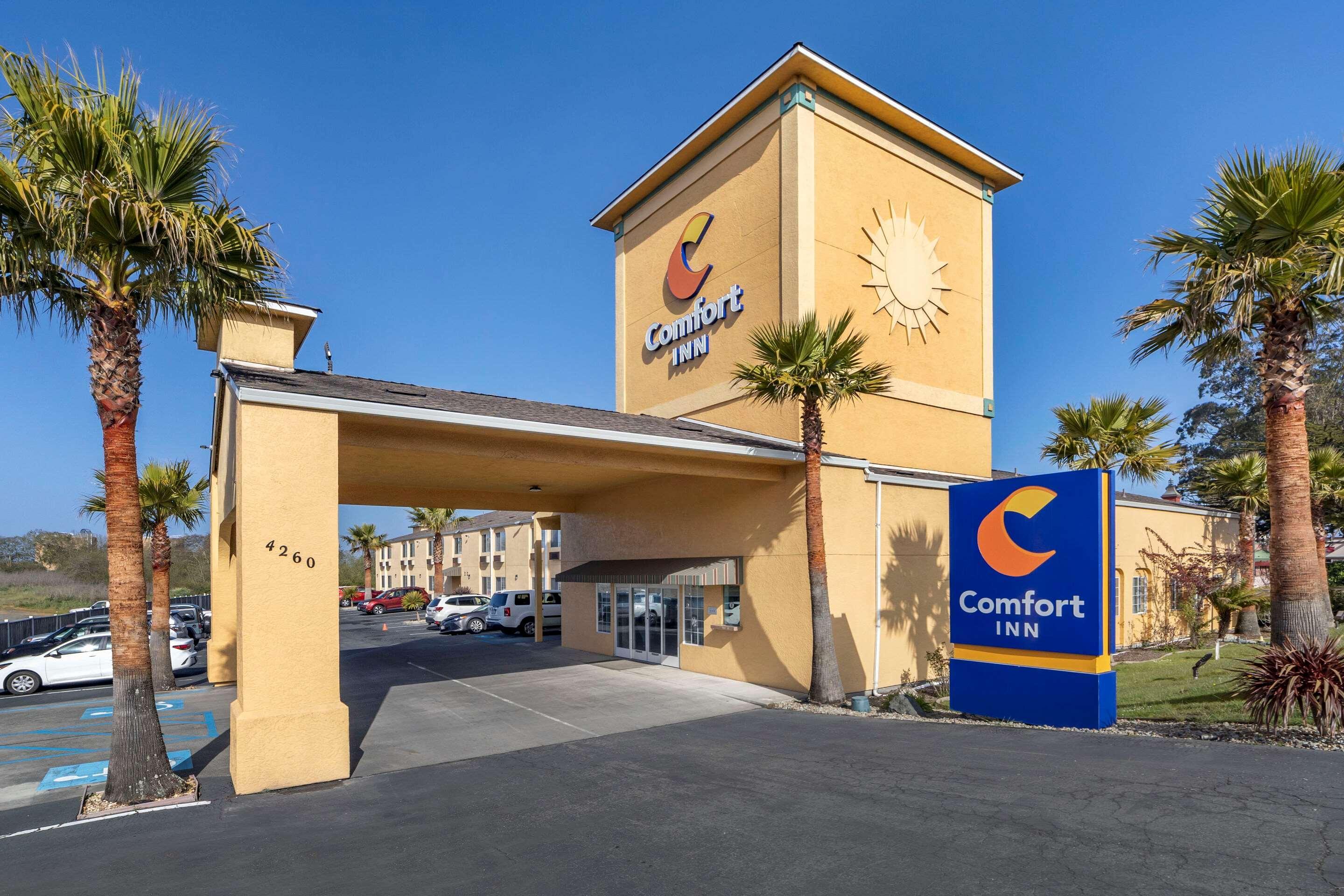 Comfort Inn Humboldt Bay Юрика Экстерьер фото