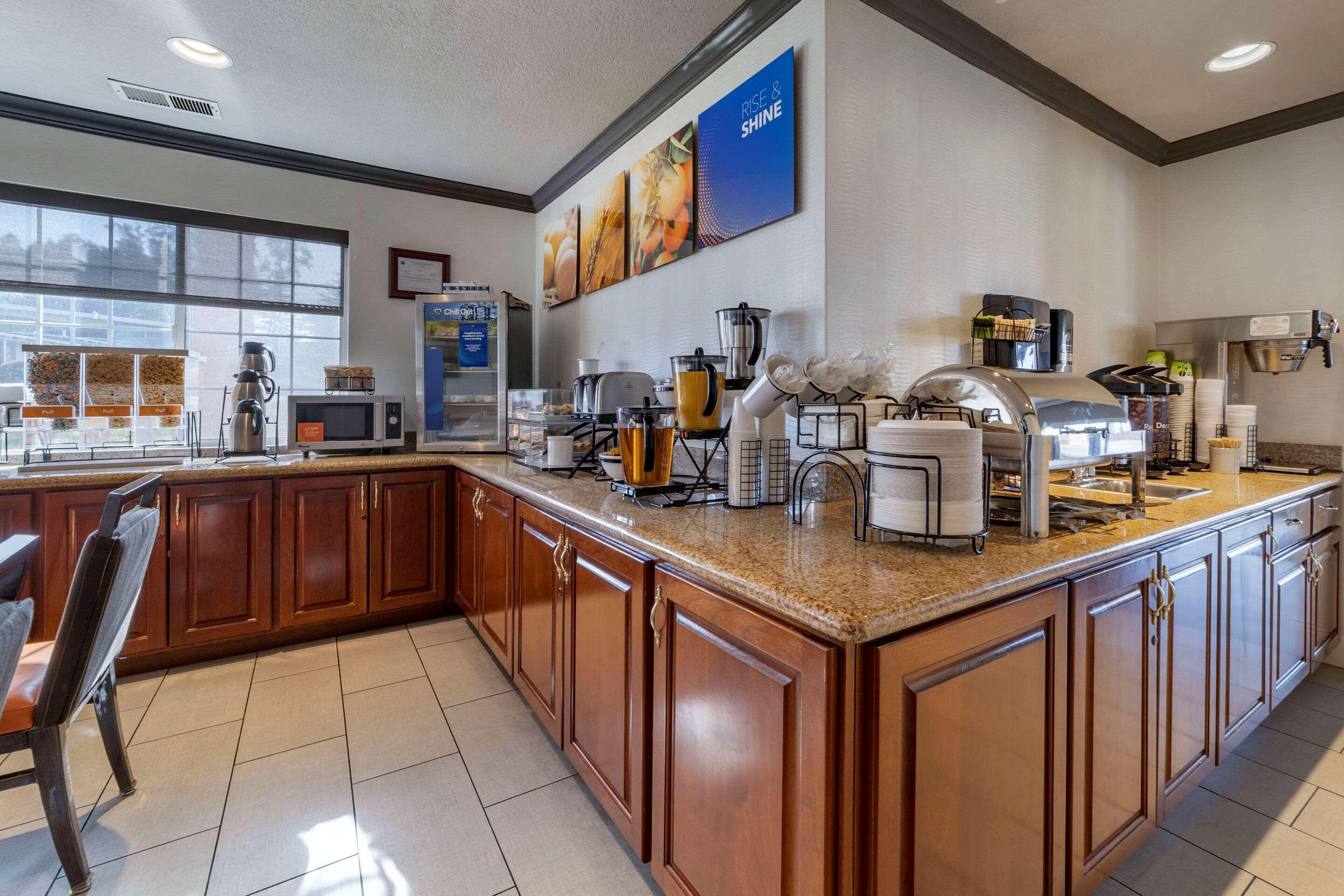 Comfort Inn Humboldt Bay Юрика Экстерьер фото